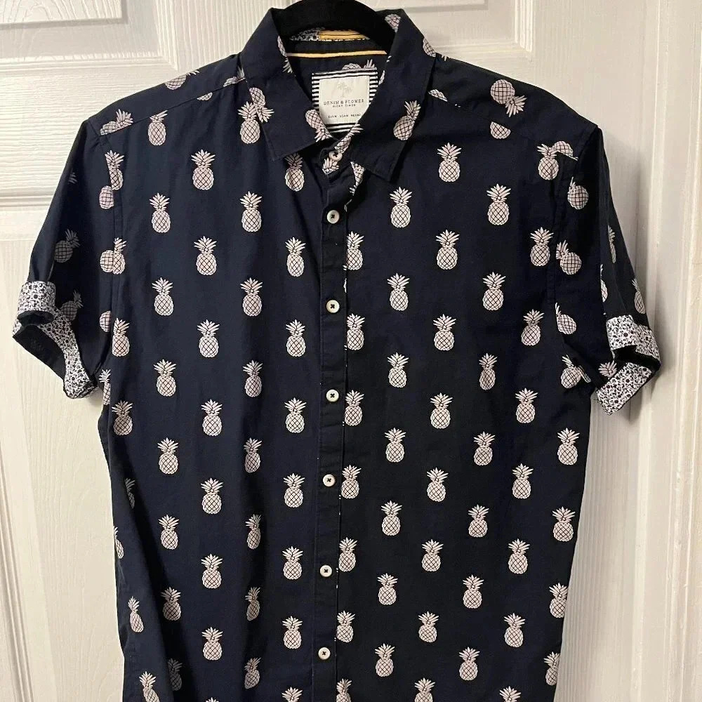 Men’s Denim & Flower Button Down Shirt Size Medium